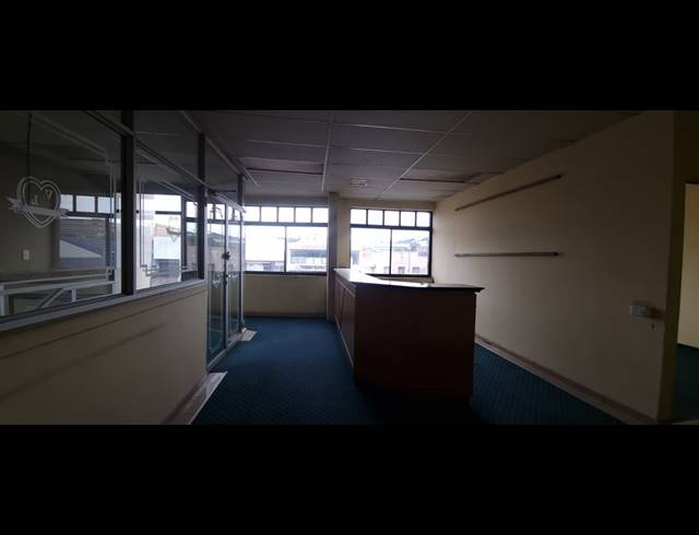 1,700M² OFFICE TO LET IN ROSSBURGH